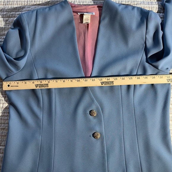 Does have a couple of small stains, needs to be cleaned - Picture 15 of 16